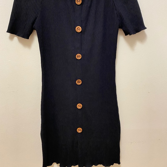 Off Shoulder Lettuce Trim Buttoned Dress - Picture 2 of 4